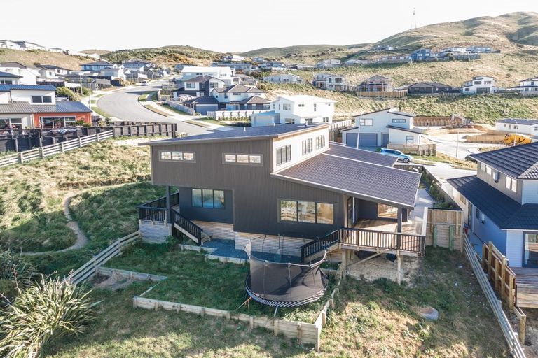 Photo of property in 140 Amesbury Drive, Churton Park, Wellington, 6037