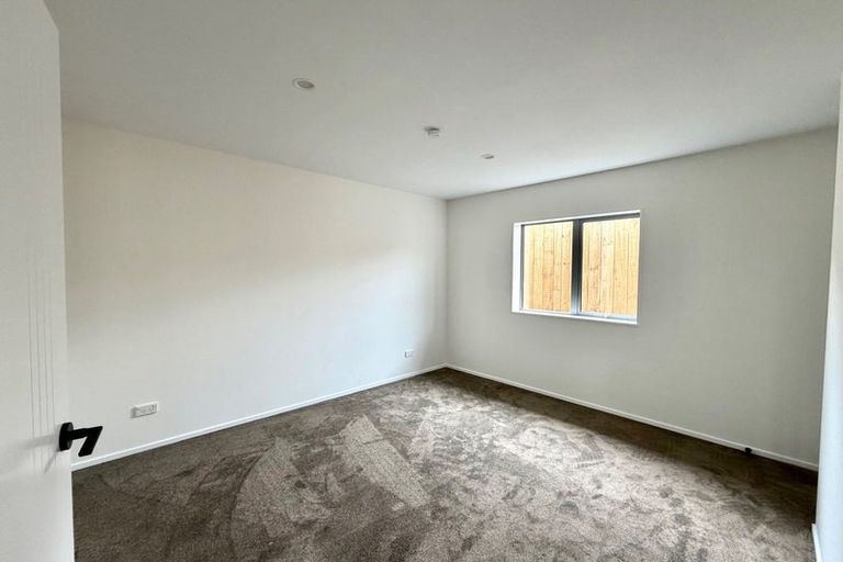 Photo of property in 17c Martin Place, Kelston, Auckland, 0602