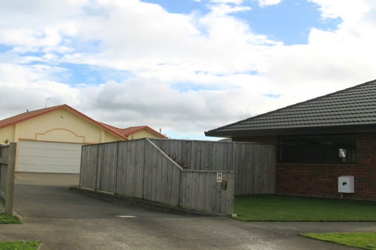 Photo of property in 17 Sycamore Crescent, Fitzherbert, Palmerston North, 4410