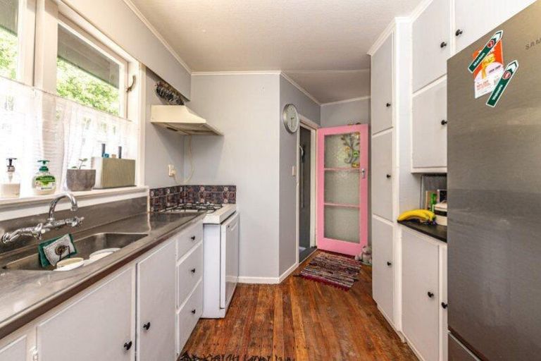 Photo of property in 64 Wikitoria Road, Putiki, Whanganui, 4501