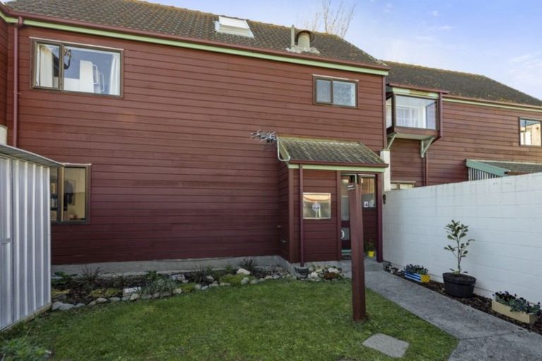 Photo of property in 17-u2 Randwick Crescent, Moera, Lower Hutt, 5010
