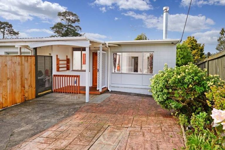 Photo of property in 1/52 Chippendale Crescent, Birkdale, Auckland, 0626