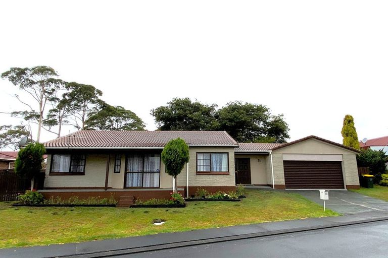 Photo of property in 18 Bosnyak Drive, Te Atatu South, Auckland, 0610