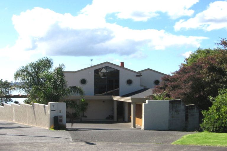 Photo of property in 5 Capstan Court, Te Atatu Peninsula, Auckland, 0610
