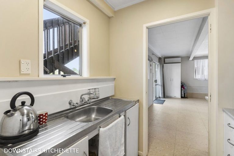 Photo of property in 26 Saffron Street, Birkdale, Auckland, 0626