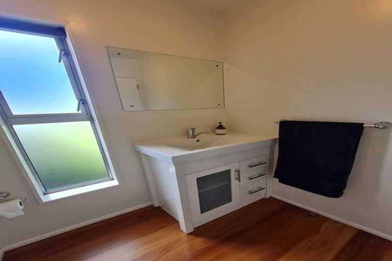 Photo of property in 36 De Luen Avenue, Tindalls Beach, Whangaparaoa, 0930