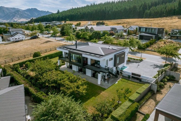 Photo of property in 47 Forest Heights, Wanaka, 9305