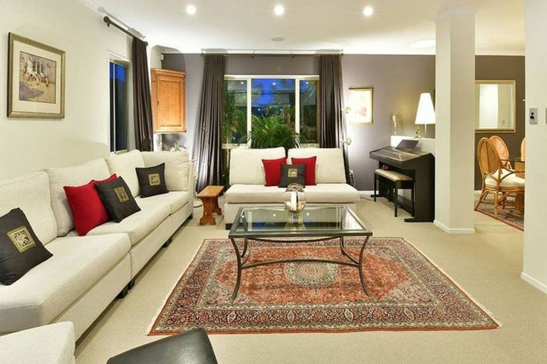 Photo of property in 28 English Oak Drive, Schnapper Rock, Auckland, 0632