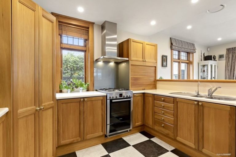 Photo of property in 242 The Parade, Island Bay, Wellington, 6023