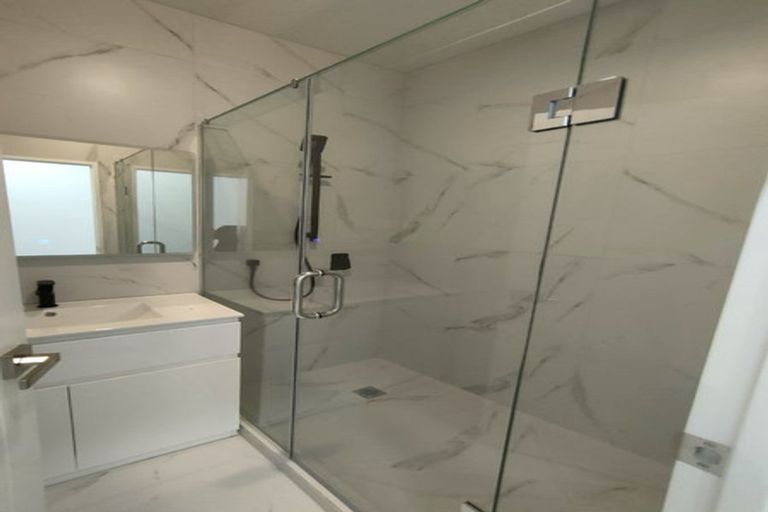 Photo of property in 35 Morus Road, Massey, Auckland, 0614