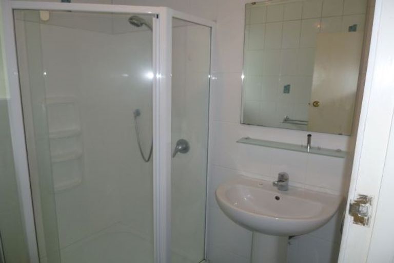 Photo of property in 3/6 Kororo Street, Northcote, Auckland, 0627