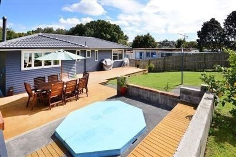 Photo of property in 17 Kathleen Street, Totara Vale, Auckland, 0627
