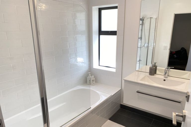 Photo of property in 11/104 Maupuia Road, Maupuia, Wellington, 6022