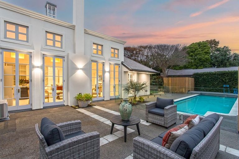 Photo of property in 17 Allister Avenue, Merivale, Christchurch, 8014