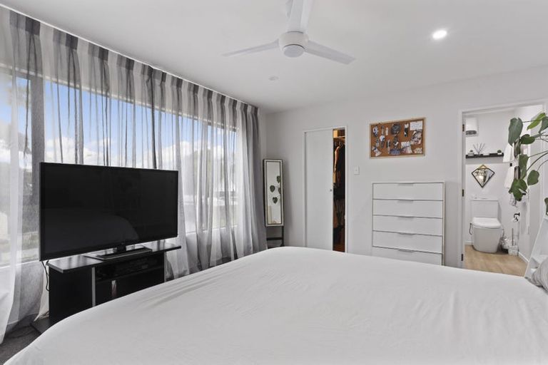 Photo of property in 10 Pyatt Place, Redwood, Christchurch, 8051