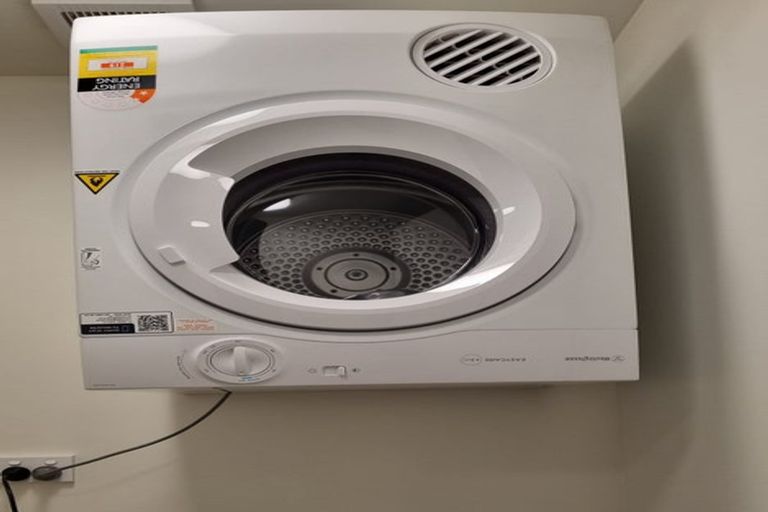 Photo of property in 63u3 Tiketike Way, Brooklyn, Wellington, 6021