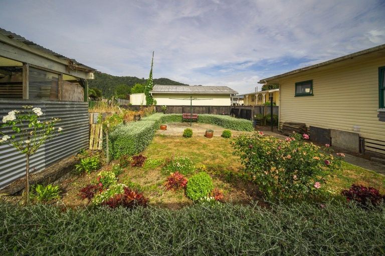 Photo of property in 22 Hampden Street, Murchison, 7007