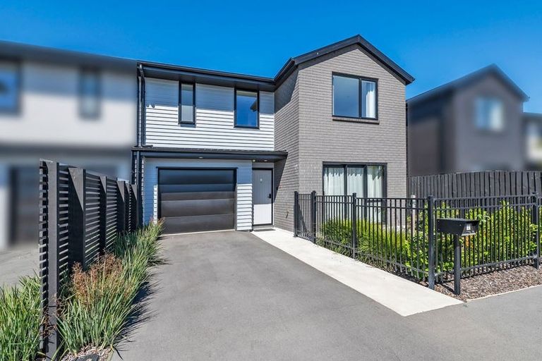 Photo of property in 12 Miromiro Street, Broomfield, Christchurch, 8042