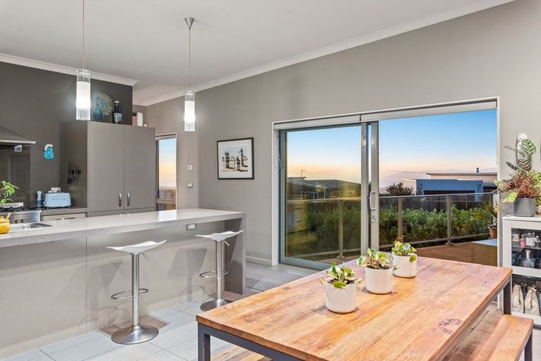 Photo of property in 6 Ocean Vista Lane, Paraparaumu, 5032
