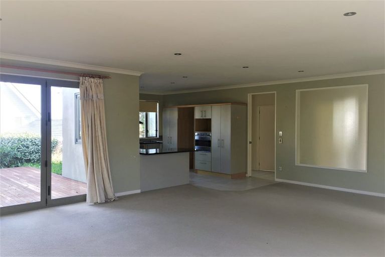 Photo of property in 92a Shakespeare Road, Milford, Auckland, 0620