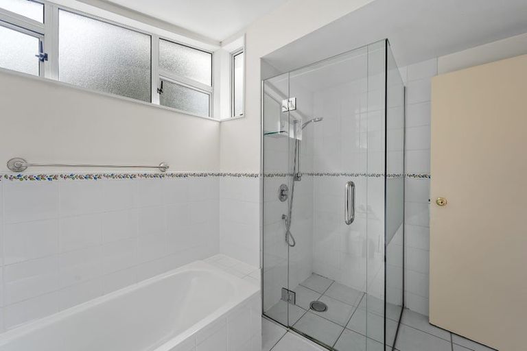 Photo of property in 2/17 Infidel Place, Torbay, Auckland, 0630