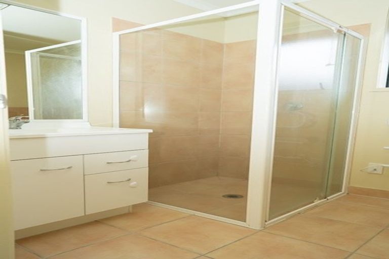 Photo of property in 22 Greig Place, Pukekohe, 2120