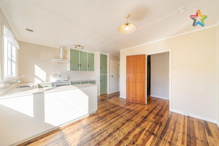 Photo of property in 29 Thomson Grove, Stokes Valley, Lower Hutt, 5019