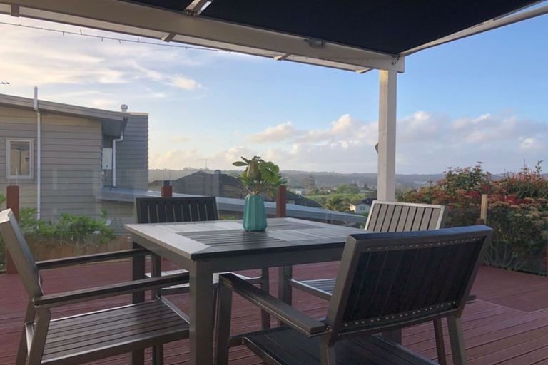 Photo of property in 90 Oakway Drive, Schnapper Rock, Auckland, 0632
