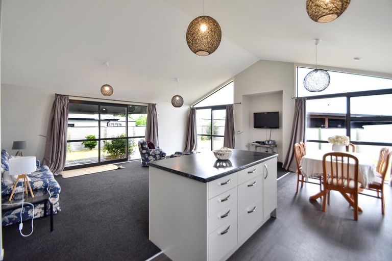 Photo of property in 22 Rhoboro Road, Twizel, 7901