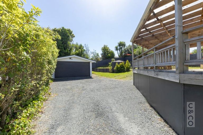 Photo of property in 28 Great North Road, Riverhead, 0820