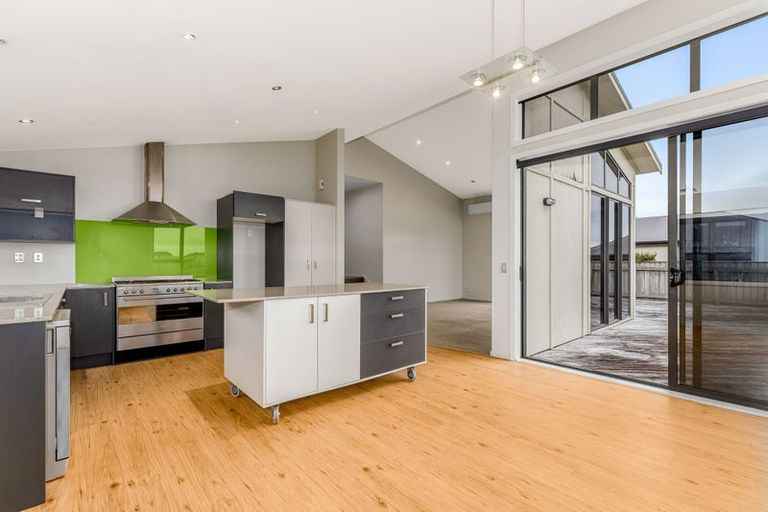 Photo of property in 26 Aspiring Terrace, Aotea, Porirua, 5024