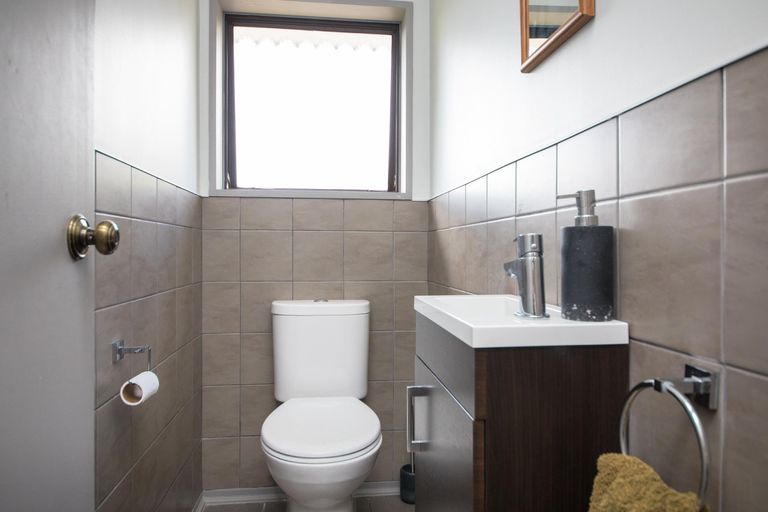 Photo of property in 15 Ashburn Lane, Awapuni, Palmerston North, 4412