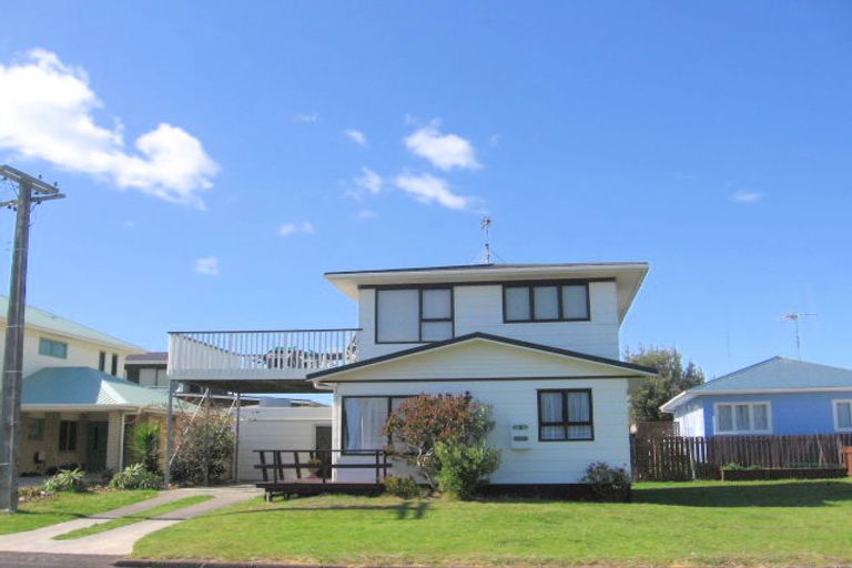 Photo of property in 2 Shaw Road, Waihi Beach, 3611
