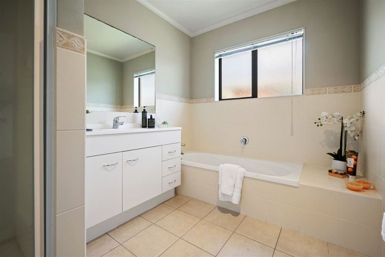 Photo of property in 26 Mandalay Place, Waiuku, 2123