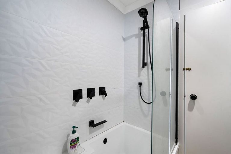 Photo of property in 174 Solar Road, Glen Eden, Auckland, 0602