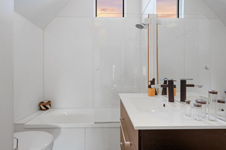 Photo of property in 10/16 Derby Street, St Albans, Christchurch, 8014