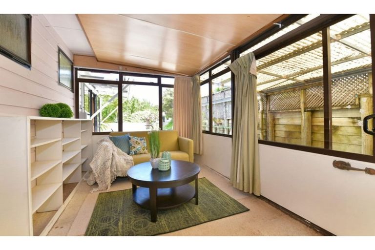 Photo of property in 1 Orewa Heights Crescent, Orewa, 0931