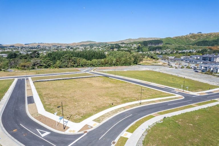 Photo of property in 9 Upper Main Drive, Kenepuru, 5022