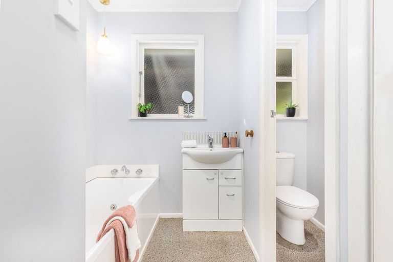 Photo of property in 22 Kaitawa Crescent, Paraparaumu, 5032