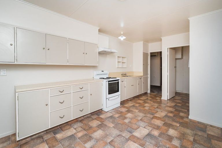 Photo of property in 15b Wikiriwhi Crescent, Awapuni, Palmerston North, 4412