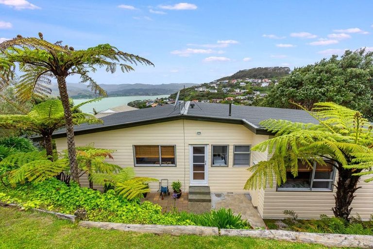 Photo of property in 129 Kahu Road, Paremata, Porirua, 5024