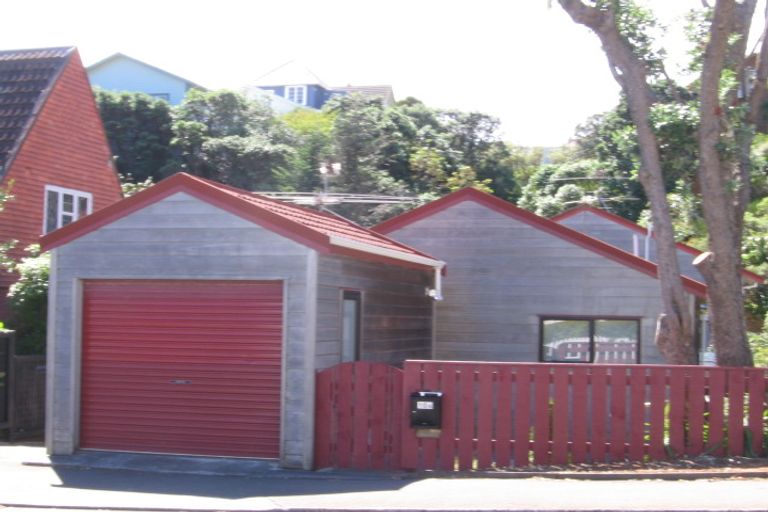 Photo of property in 10 Mersey Street, Island Bay, Wellington, 6023