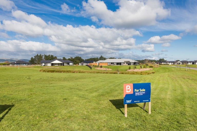 Photo of property in 75 Hartwell Drive, Kelvin Grove, Palmerston North, 4470
