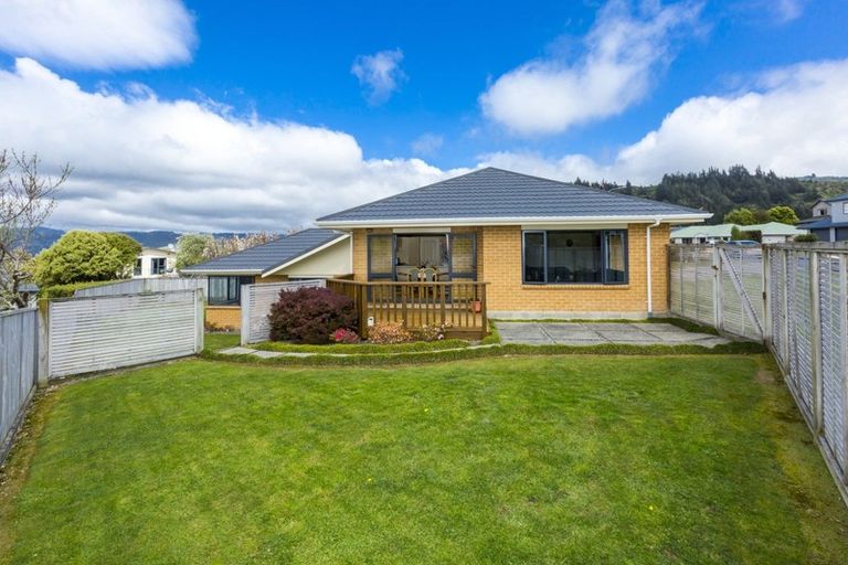 Photo of property in 3 Ormrod Grove, Riverstone Terraces, Upper Hutt, 5018