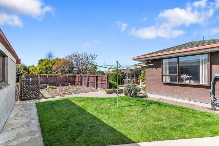 Photo of property in 9 Lowry Avenue, Redwood, Christchurch, 8051