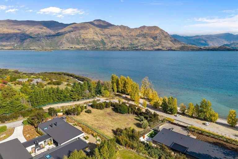Photo of property in 333 Beacon Point Road, Wanaka, 9305
