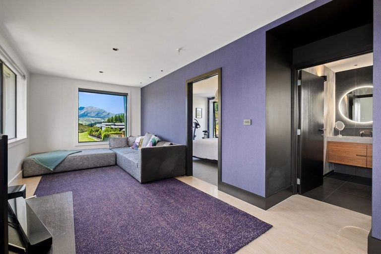 Photo of property in 5 Diamond Lane, Wanaka, 9305