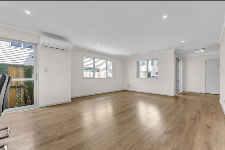 Photo of property in 95d Raglan Street, Mangere East, Auckland, 2024