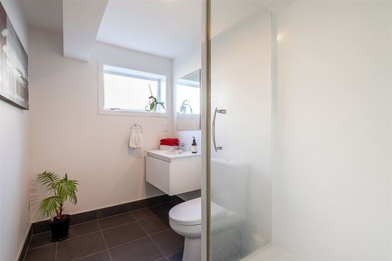 Photo of property in 6a Pupuke Road, Hillcrest, Auckland, 0627