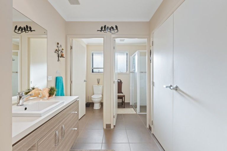 Photo of property in 53 Grand Drive, Orewa, 0931